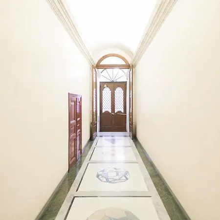 Апартаменты Classicism At Spanish Steps
