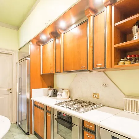 Classicism At Spanish Steps Рим